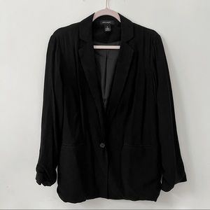 Level Eight single closure black blazer